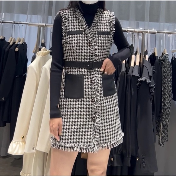 Dresses & Skirts - Chic Houndstooth Sleeveless Dress with Black Accents